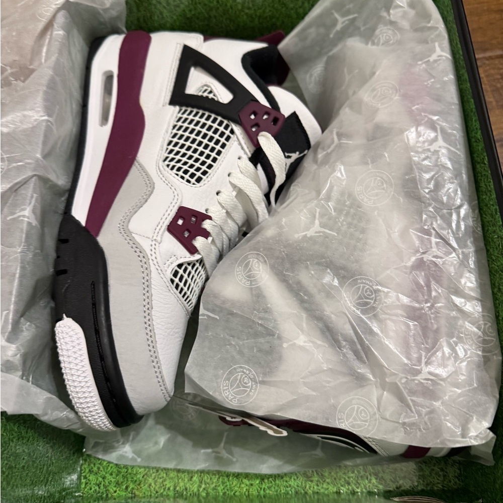 Jordan 4’s - DEADSTOCK PSG